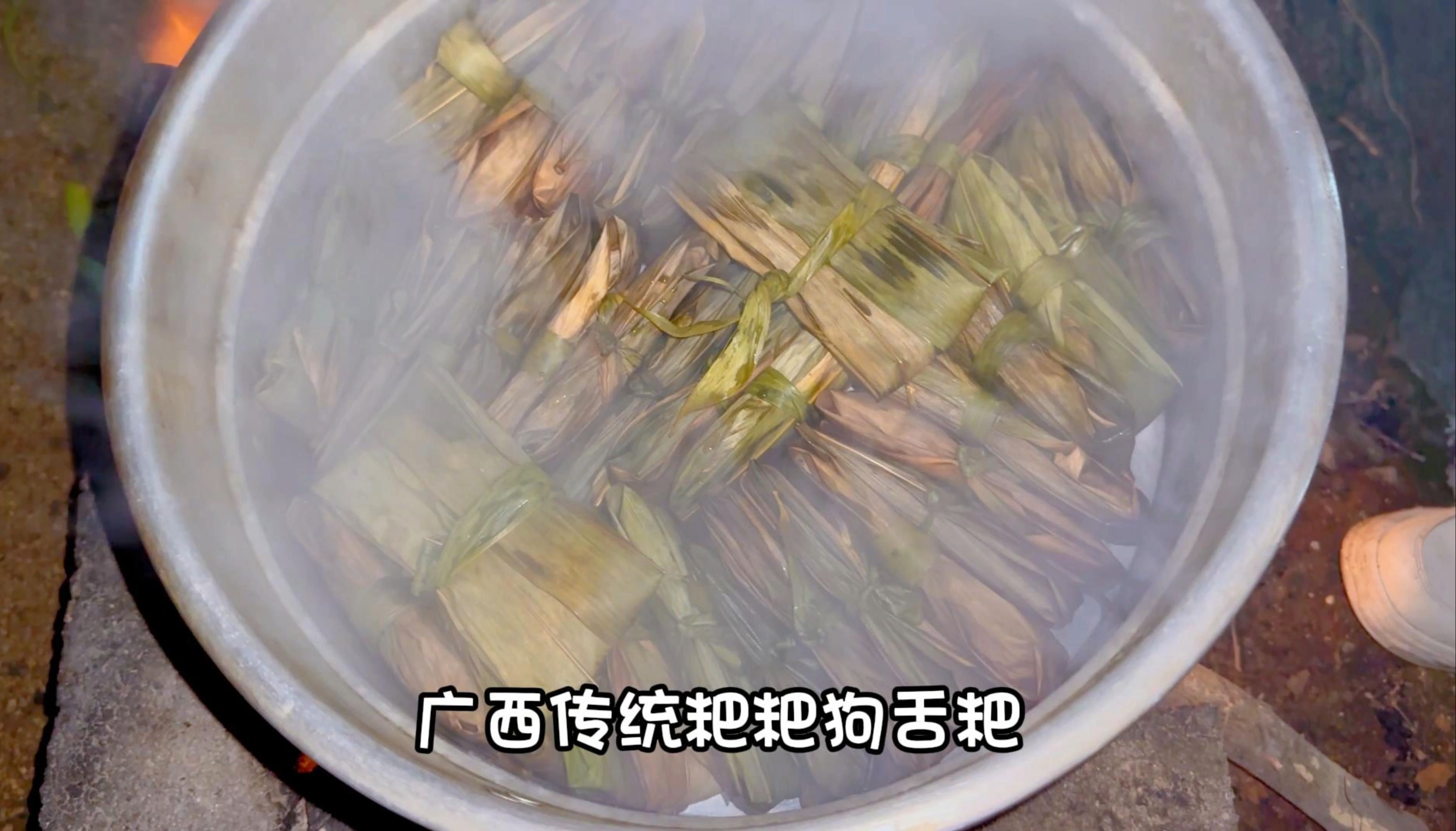 在广西有一种很小众的粑粑叫狗舌粑,口感软糯清甜你们见过吗