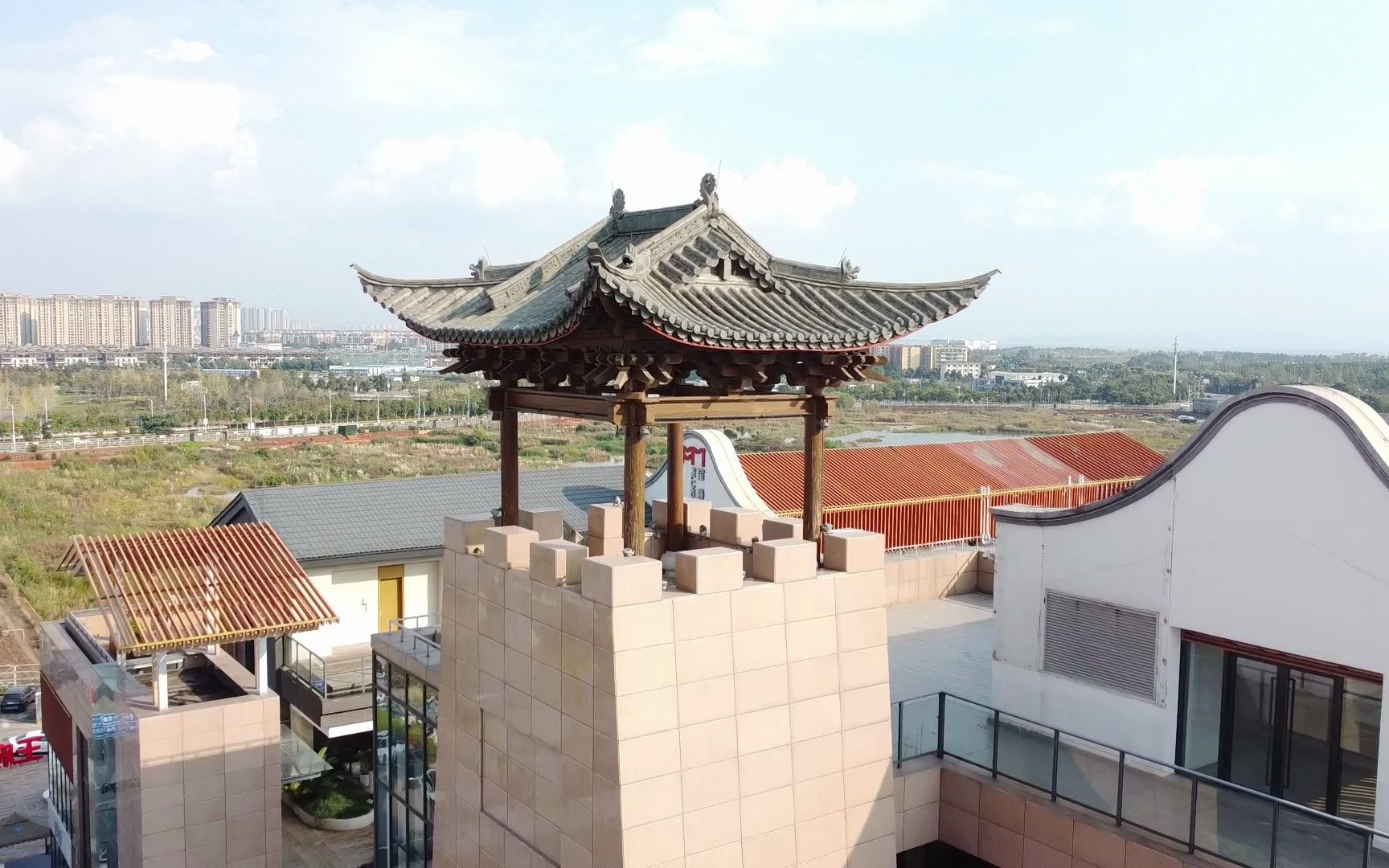 云南昆明的滇池小镇,客流稀少商家却不愿意走.是怎么回事?