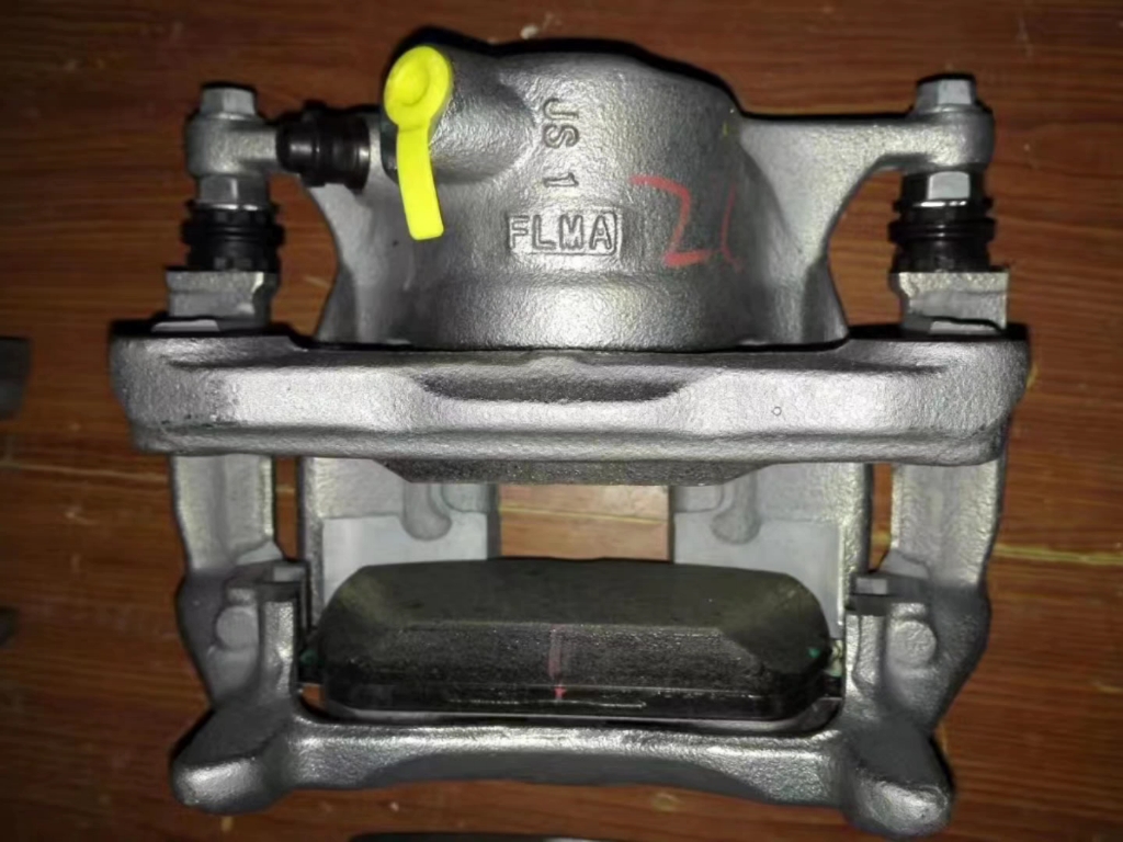 奔驰glc300刹车分泵