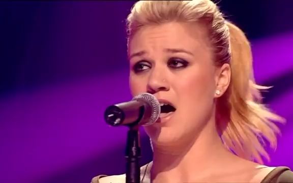 [图]Kelly Clarkson - Because of you (Live)