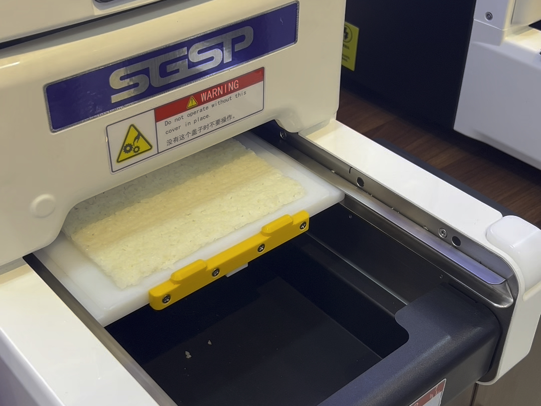 寿司铺饭机操作简便,没有复杂的技术门槛,员工只需简单培训即可上手