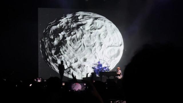 [图]Fall Out Boy打倒男孩超燃现场《Save Rock And Roll》