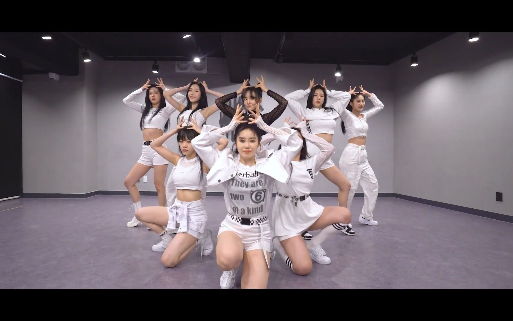 韩国新女团8人组合   itzy - 不一样  翻唱版