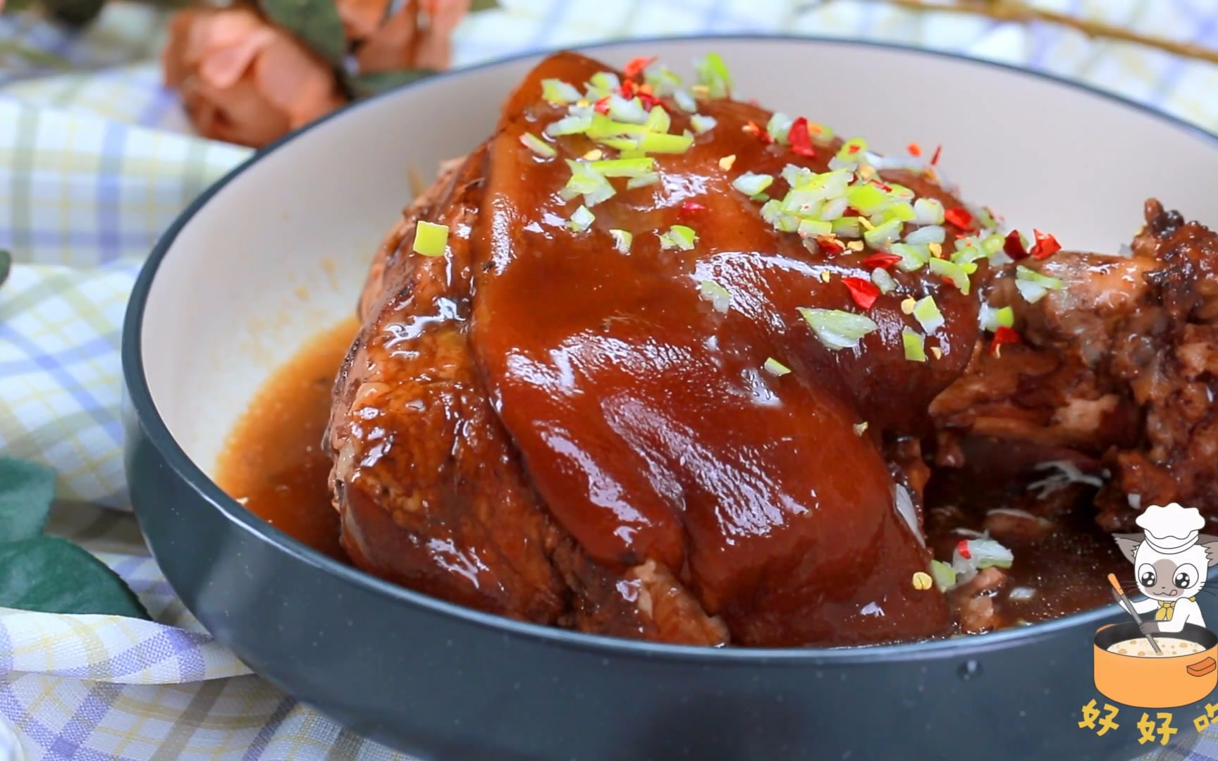 【电饭煲五香肘子】五香味浓,口感软烂的电饭煲五香酱肘子,太简单了!