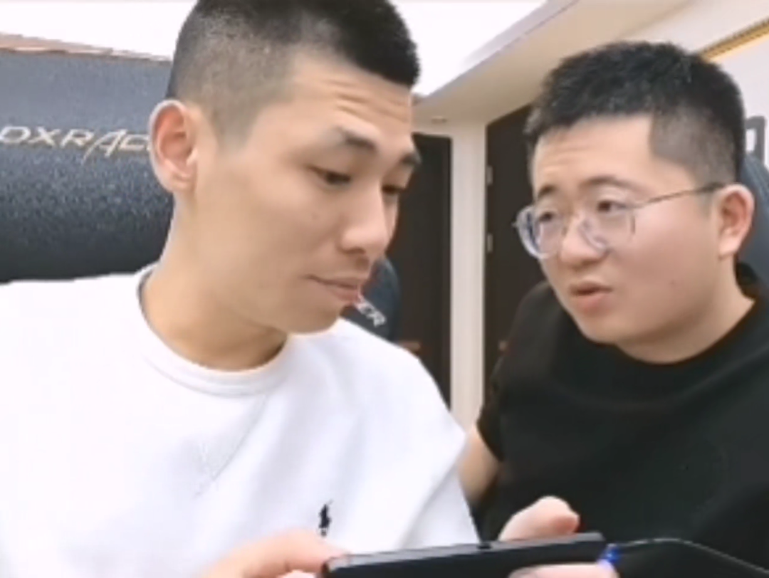 大斌子在直播间暗示自己想离婚了,唉,大斌子太难了啊