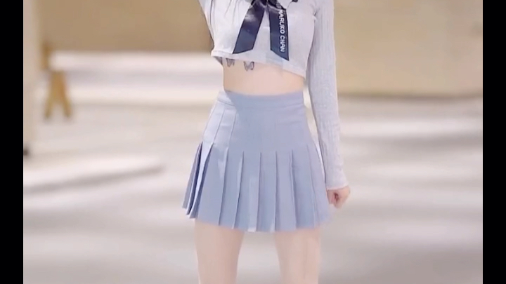 穿jk短裙跳舞还是很nice