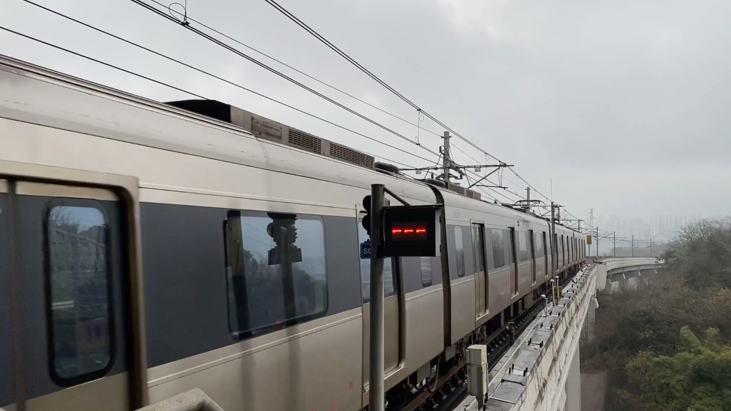 重庆轨道交通6号线列车出站(南车时代vvvf)(高清)_哔哩哔哩_bilibili