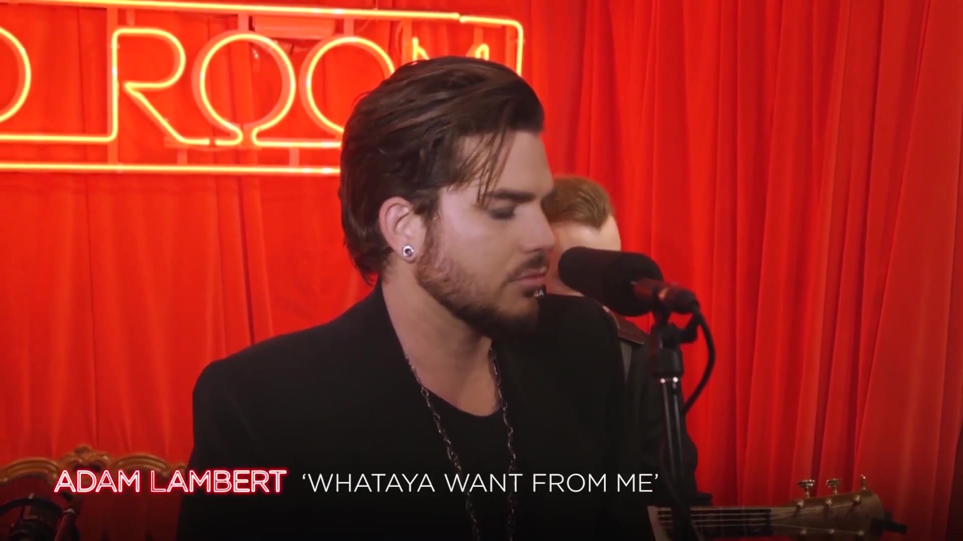 [图]（中英文字幕）Adam Lambert《Whataya want from me》