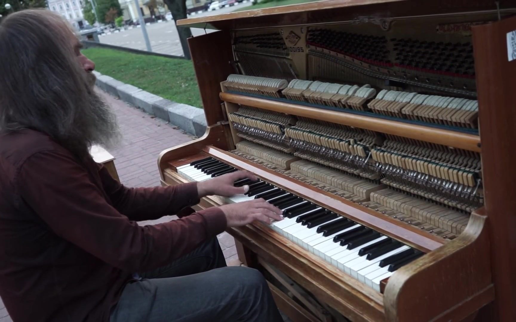 基辅街头钢琴艺人kyrylokostyukovsky2