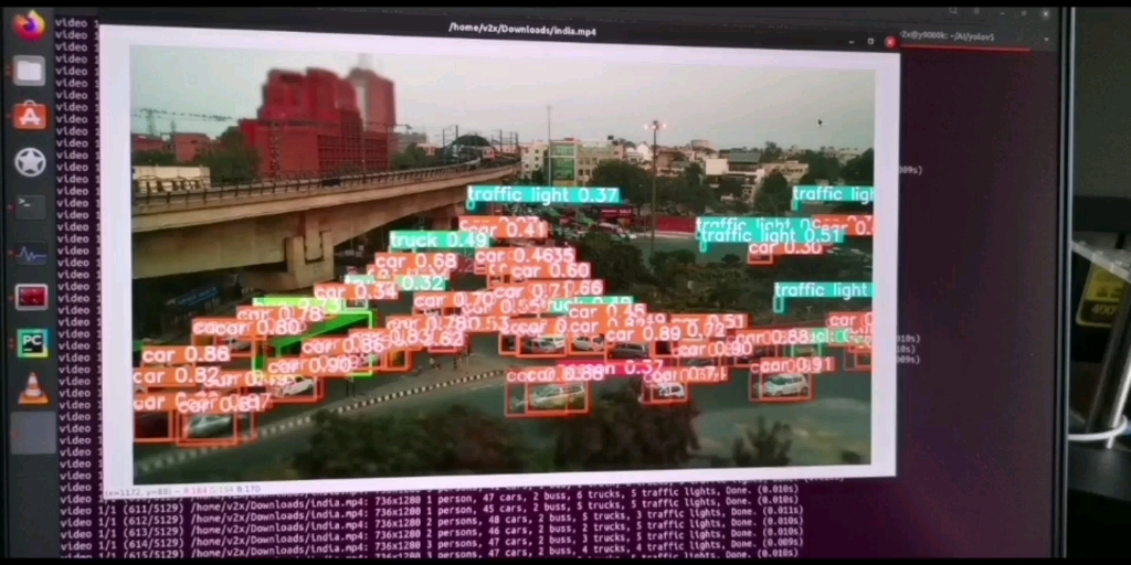 yolov5(前)和yolov7(后)实测,v7并没有吹的那么牛逼,误判率帧率大家自己看哔哩哔哩bilibili