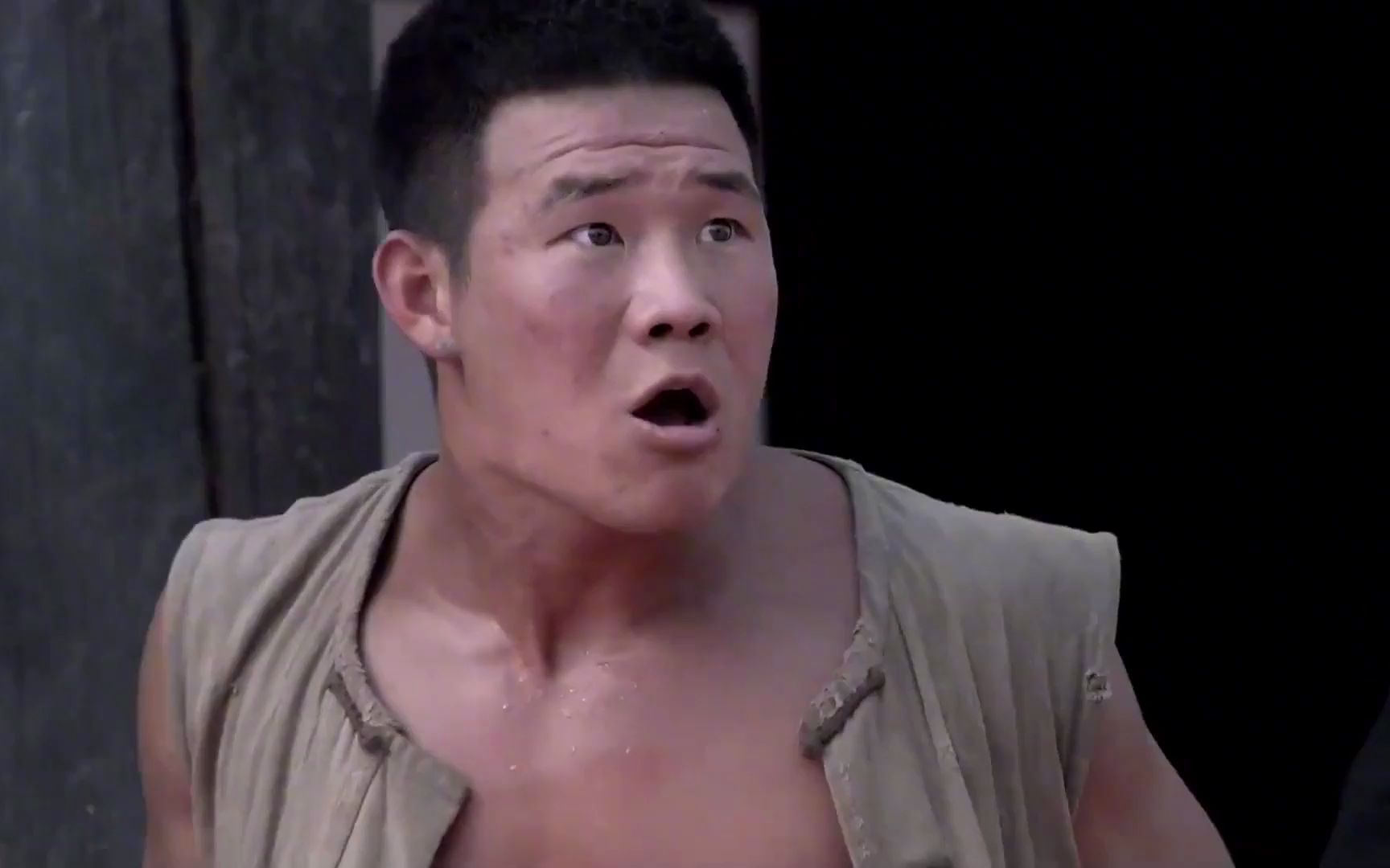 我要:嘎子跟鬼子比武,直接把擂台弄塌,下秒鬼子气急败坏群殴他