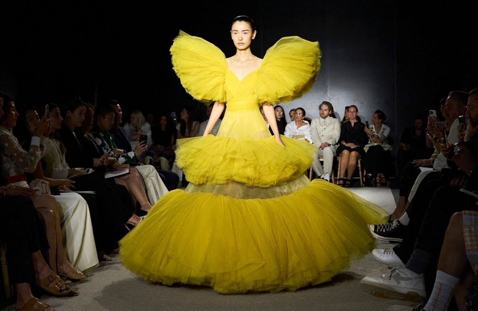 法国巴黎高级定制时装周 完整秀场 Giambattista Valli 2024 秋冬高级定制服哔哩哔哩bilibili