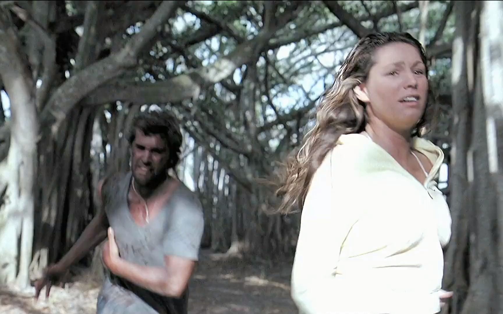 两男一女被困荒岛,女人为了生存背叛丈夫,电影《荒岛惊魂》