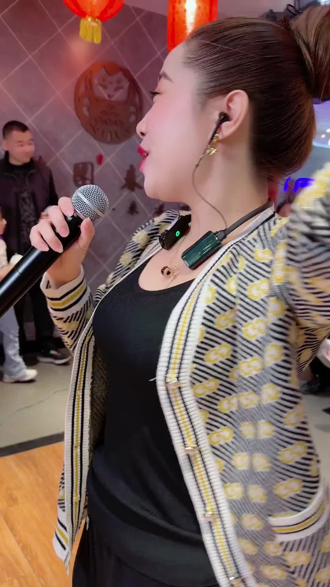 鞍山大晨辰 大晨辰 真人真唱 人美歌甜 招牌笑容(179538)