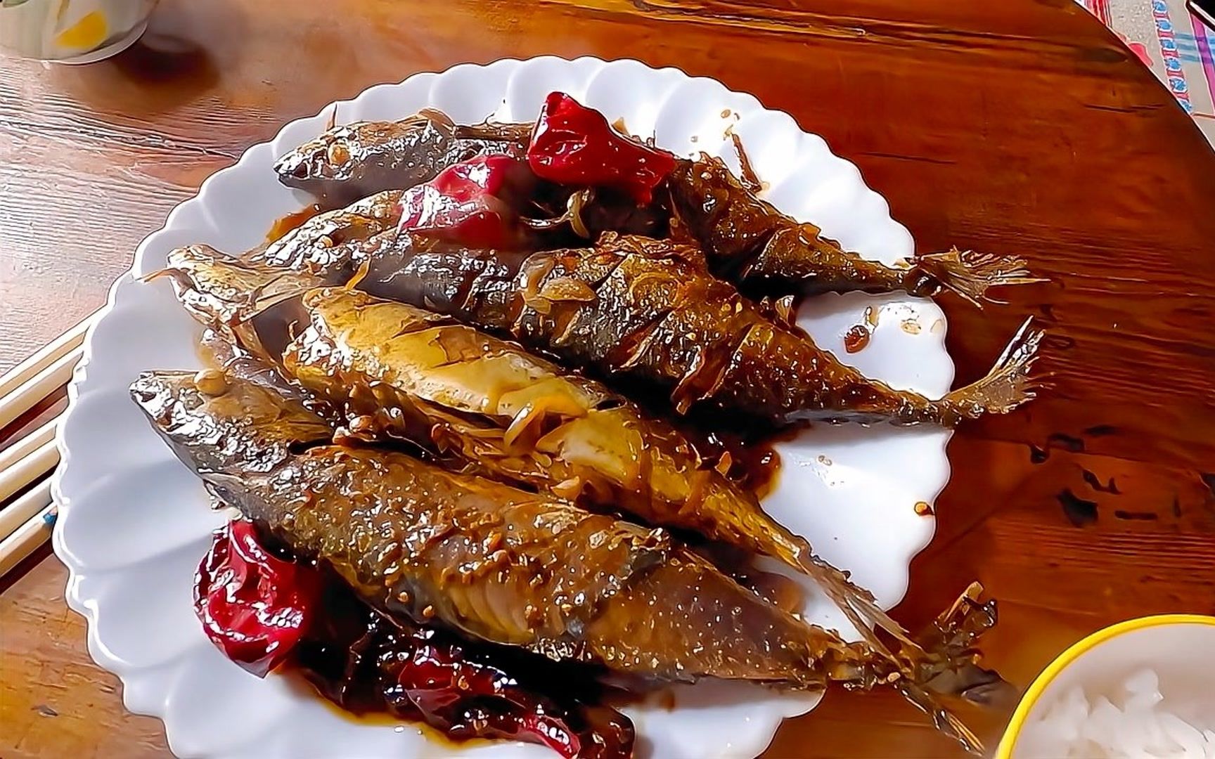 东北小伙炖鲭鱼,用大酱红辣椒炸锅,深海鱼就是香,这也太下饭了