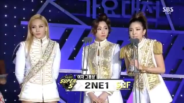 [图]2NE1 - CRUSH + COME BACK HOME｜2014SBS歌谣大战