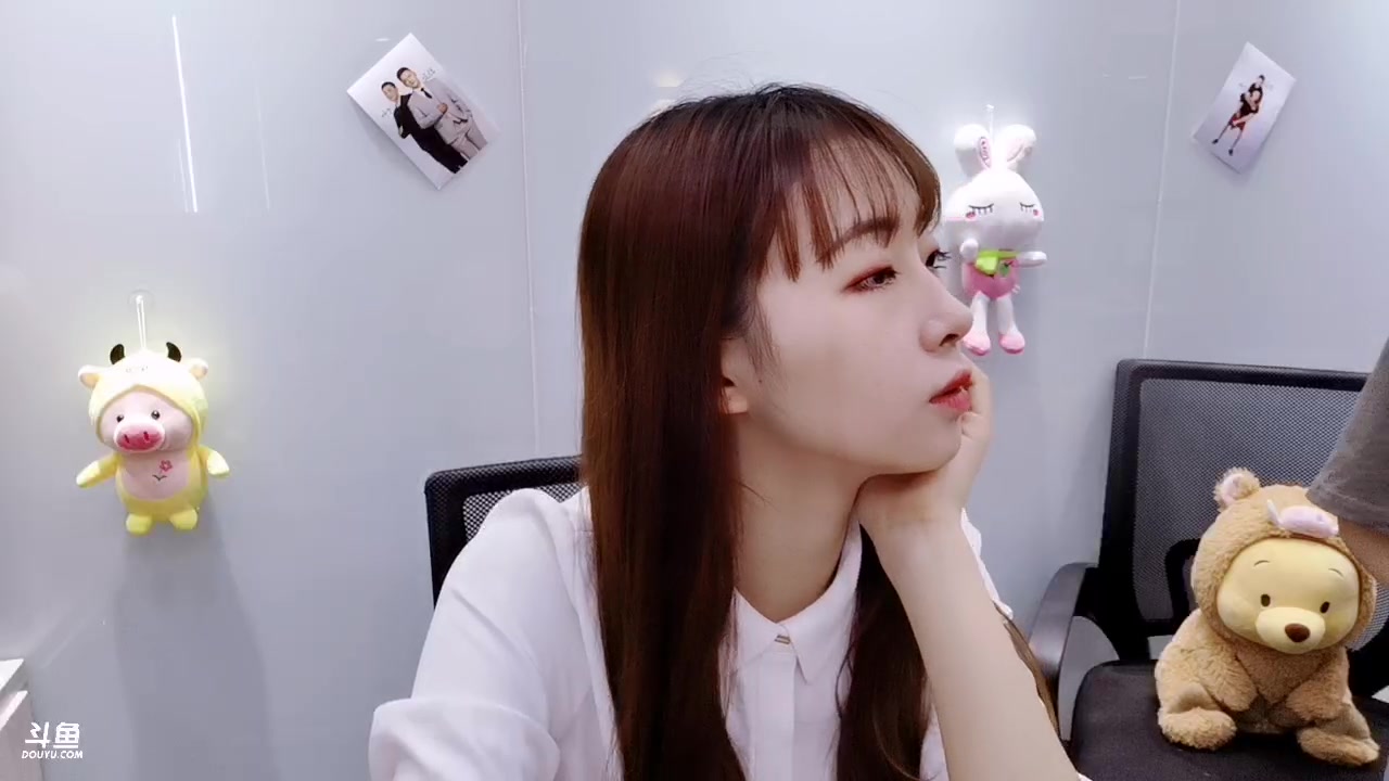 斗鱼清纯可爱妹子小英子吖814直播录像