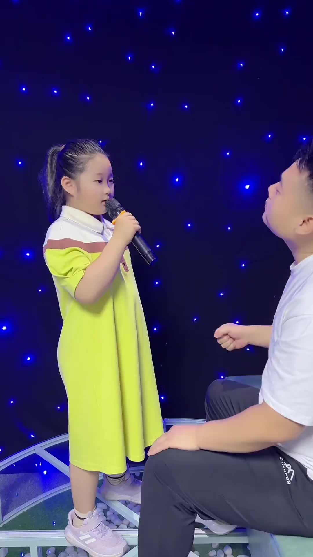 半生雪学生版八岁孩子唱出了爱国情怀铿锵有力杨大勇天籁童声