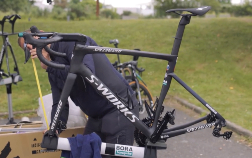 bora车队专业技师装车视频闪电specializedsworkspetersaganstarmacsl