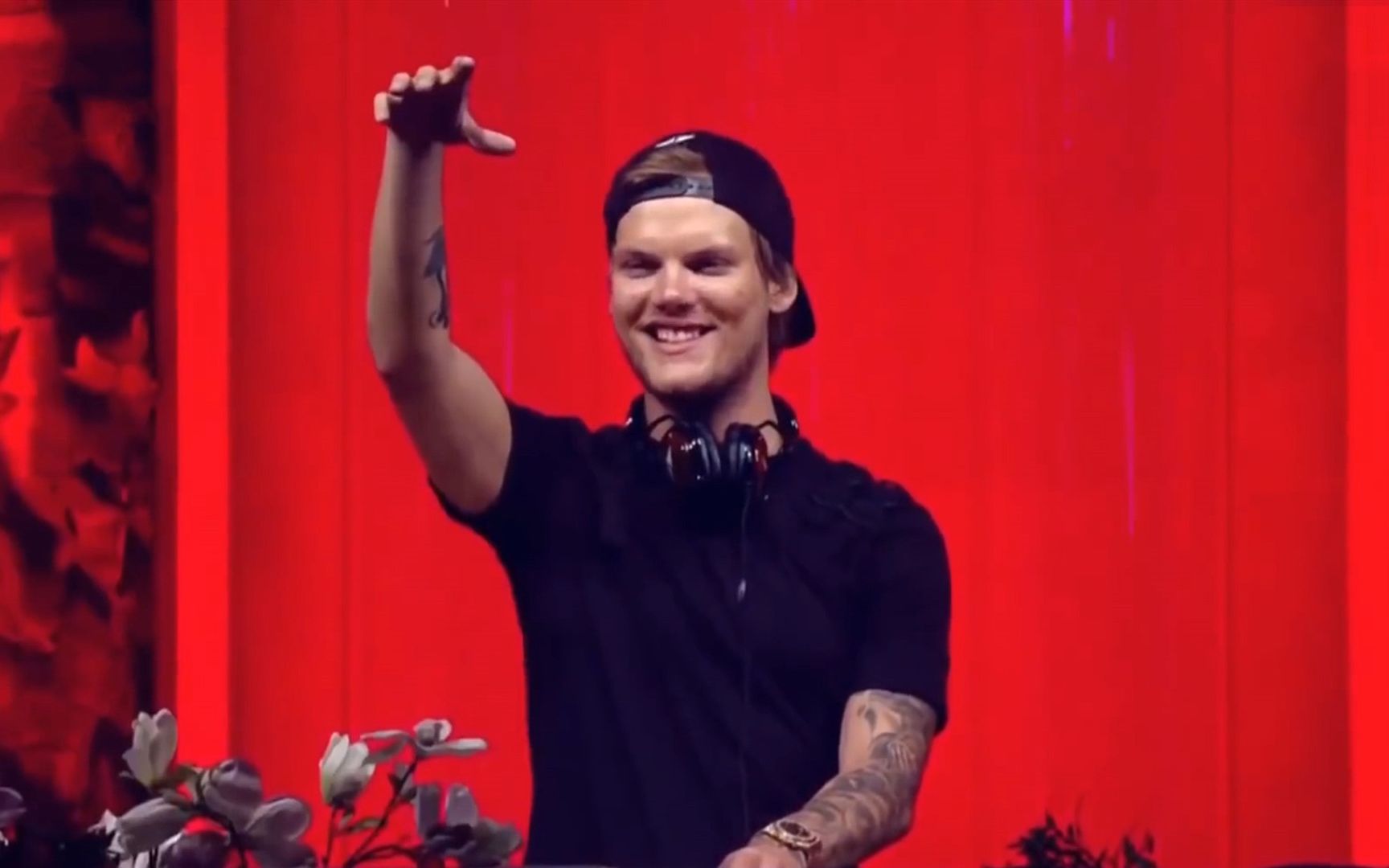 最近a神的这首《the nights》又火了,你的传奇永远都在我们心中_哔哩