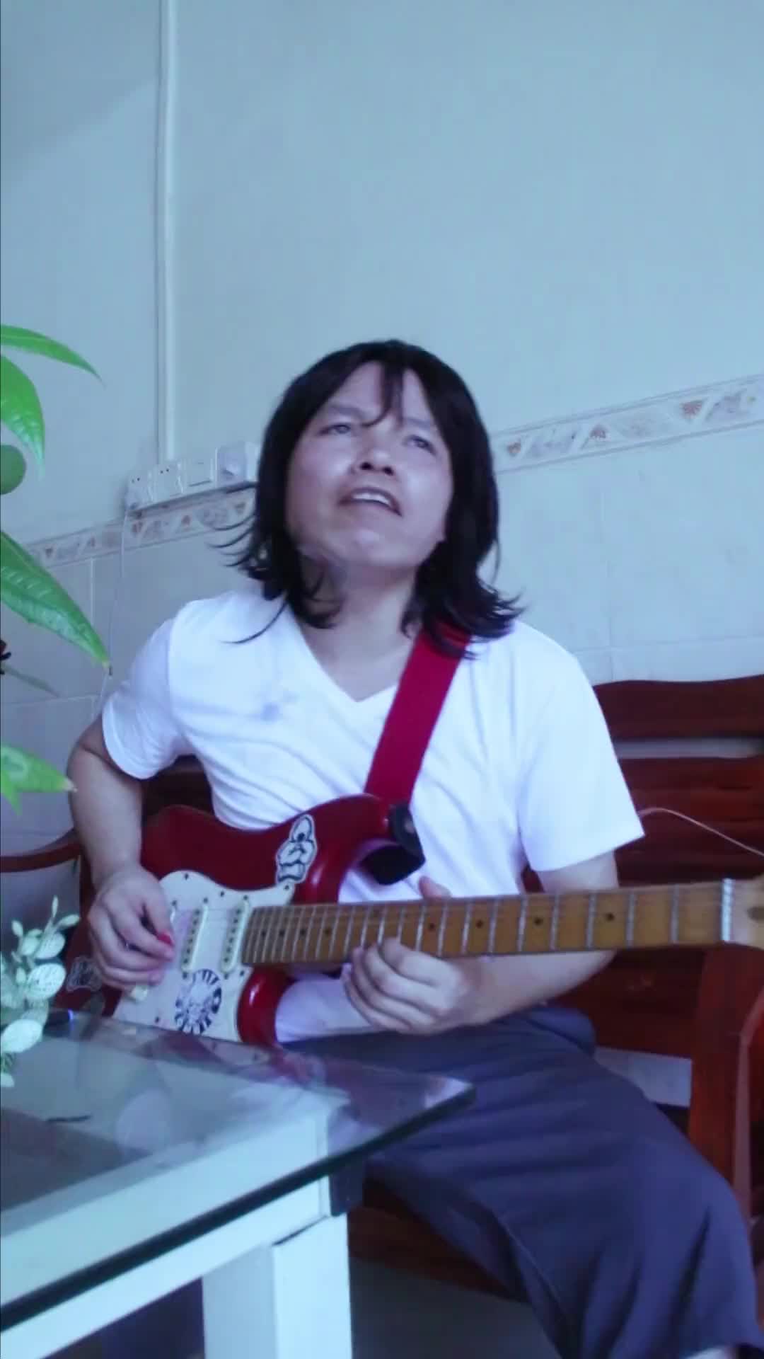 美丽新世界间奏solo音符技巧等挺简单的电吉他solo伍佰