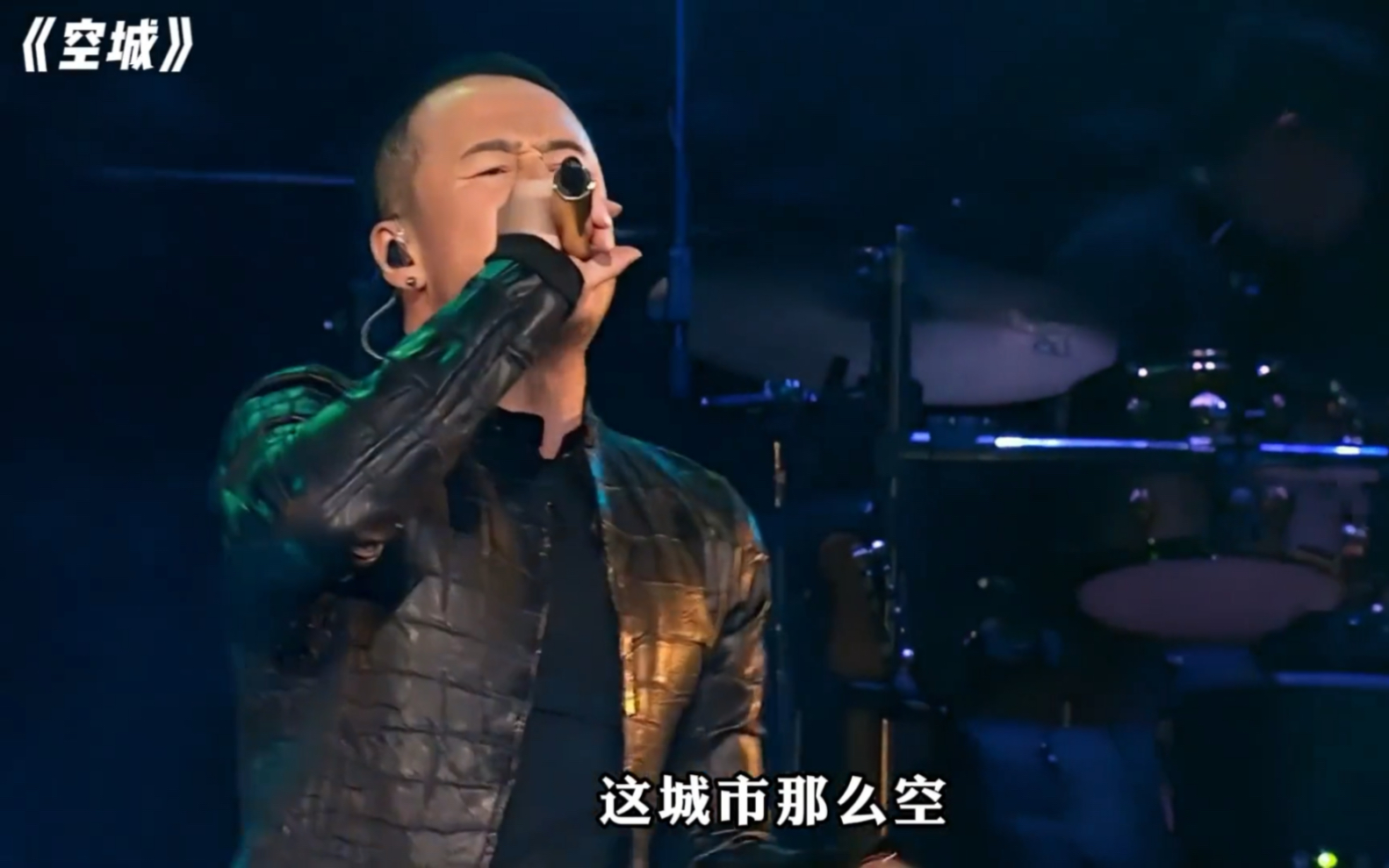 杨坤若不是"嘴臭",凭借他那天籁般的嗓音,也许会有一席之地