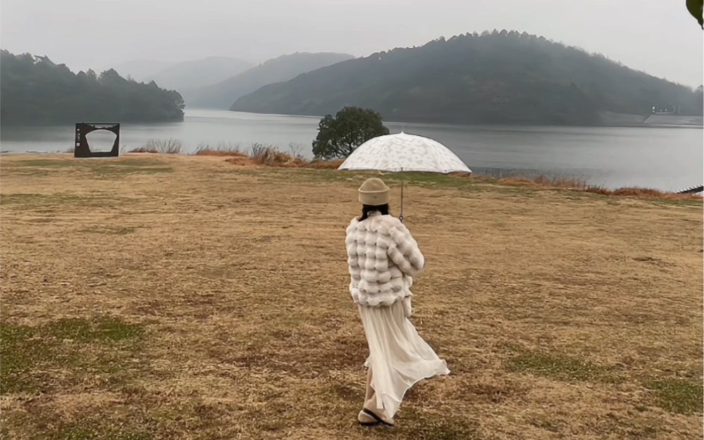 [图]我想 雨天也是另一种极致的浪漫了，已经想象到和喜欢的人丢掉雨伞在雨中奔跑的画面