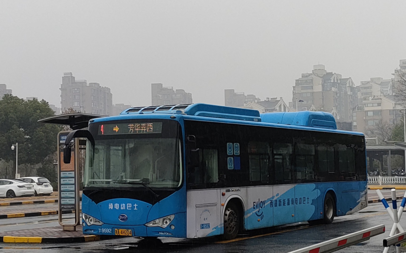 杭州公交362m路 7-9592 比亚迪 ck6120lgev2 (k9a) 地铁西兴路站d口