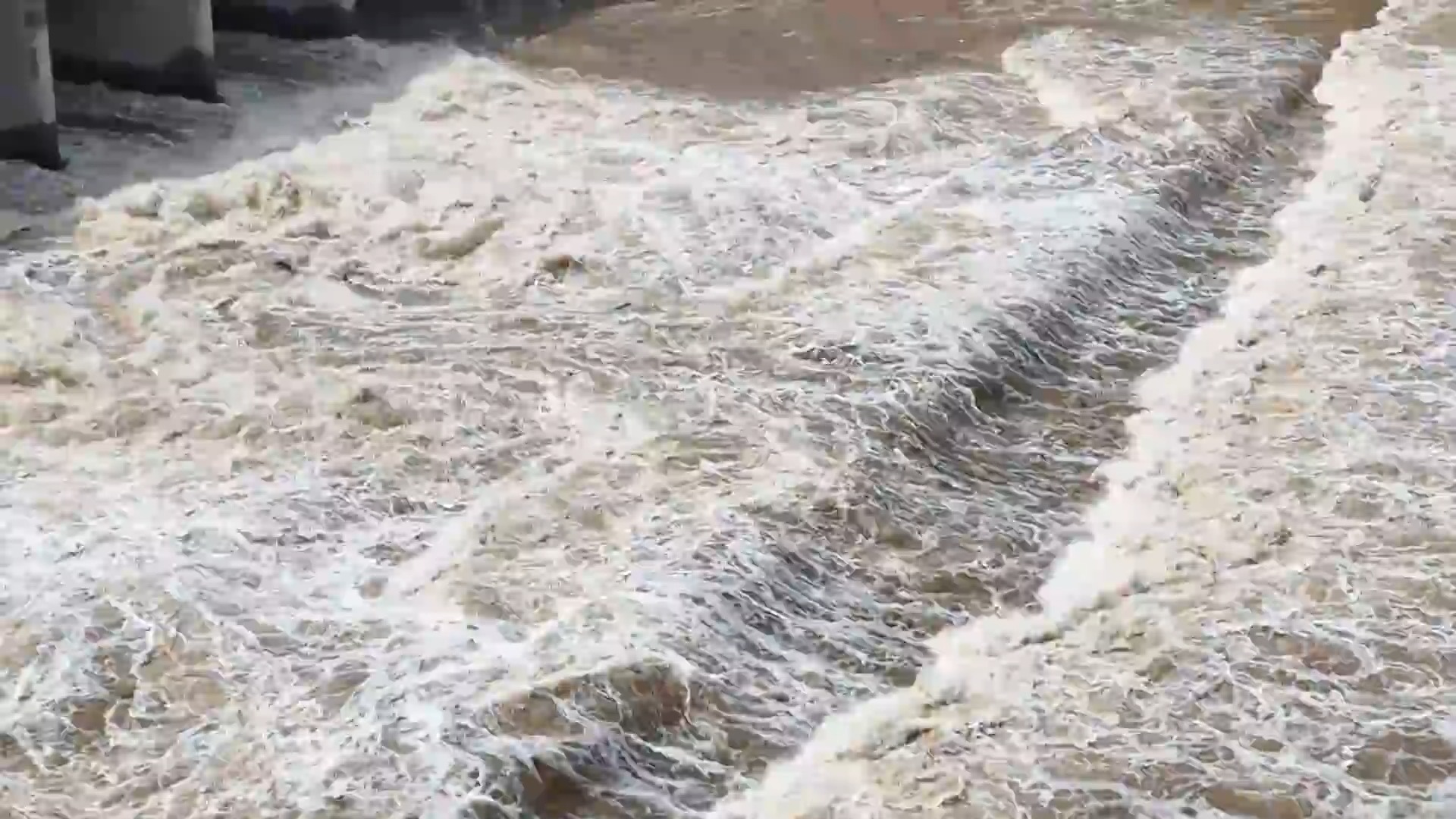 济南市莱芜区:雨后汶水西流景观