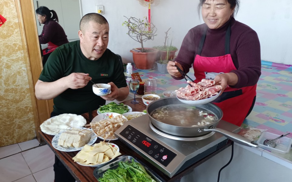 下雪天想解馋,羊肉酸菜火锅才是最佳选择,酸爽鲜香没治了哔哩哔哩bilibili