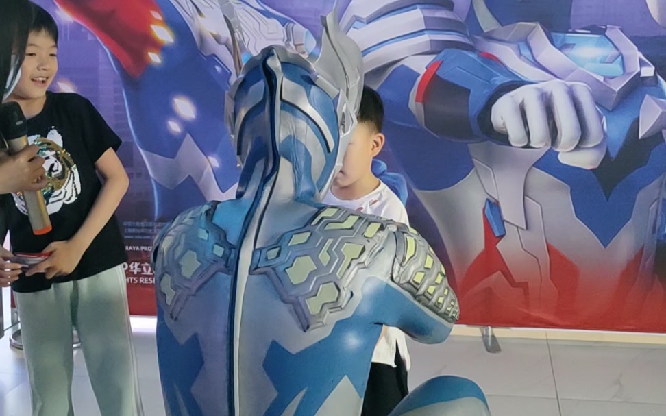 即使面对的是小朋友也依旧严格的赛罗师傅