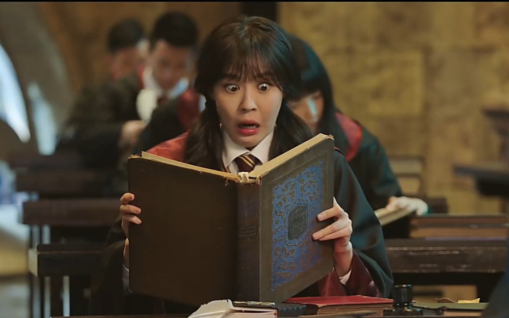 陈美嘉穿越到魔法学院,还是逃不过数学