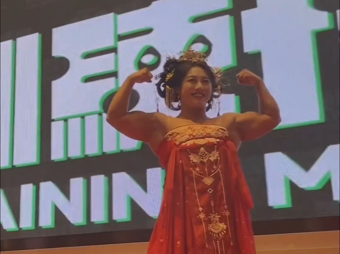 肌肉版杨贵妃!健美冠军卞瑞英cosplay
