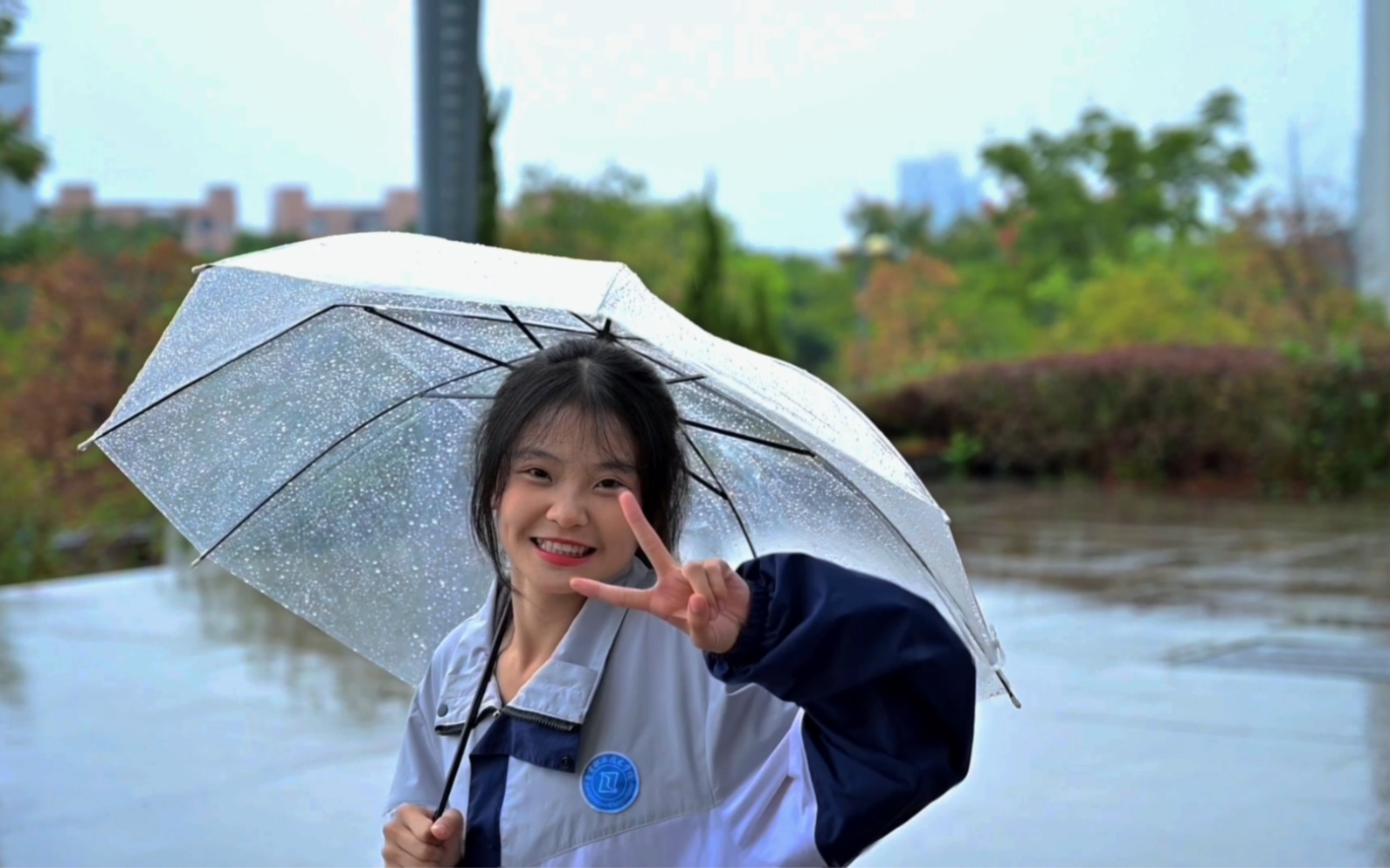 [图]只要有你，下雨天我的手也不会冷.