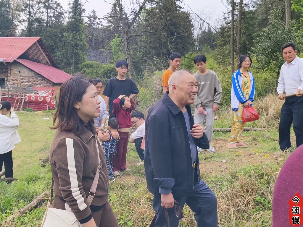 20240330 千里迢迢回乡祭祖,不是为了求祖宗保佑,只是一次团聚的机会