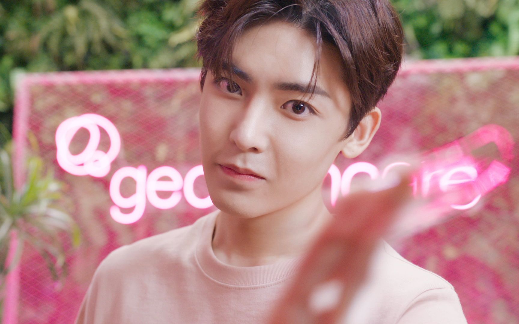 纽西之谜粉红芦荟单品代言人侯明昊水润来袭