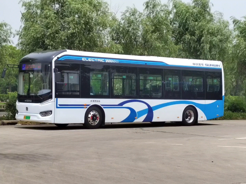 【首发】【新车速递】奉贤客运首部新车与海航专线混菜最后体验 摄于