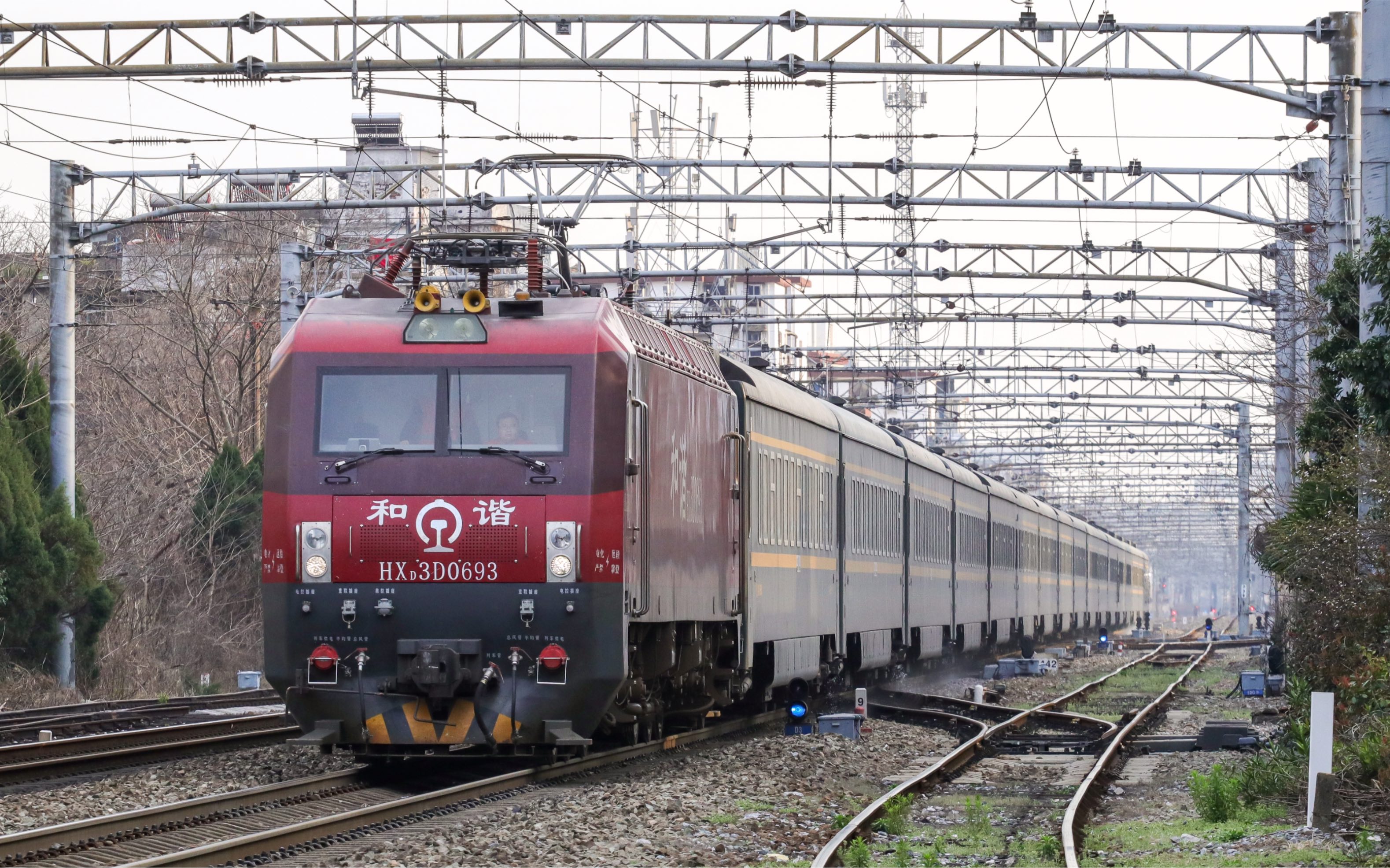 昌九城际电力客车z185南昌北机外停车南局南段hxd1d539京九线电力客车