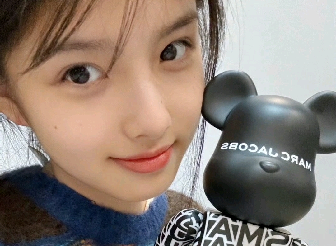 艾米(aimee,2008年7月13日-),出生于中国北京,2014年,出演奇幻电影