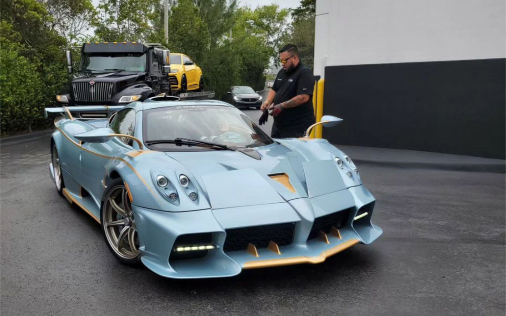 帕加尼(pagani) huayra imola roadster (2/8) bmf one of one抵达