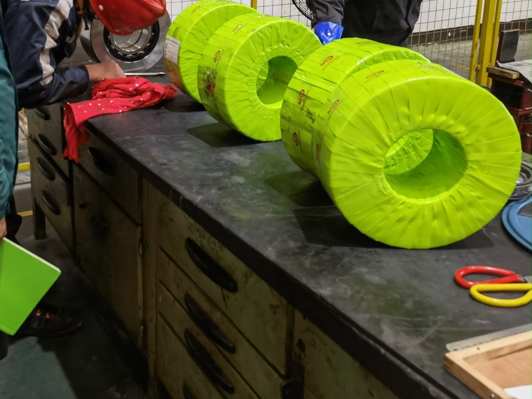 背衬轴承安装现场