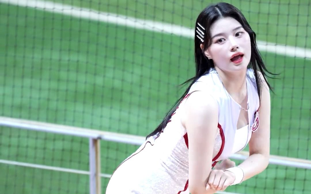 媚俗李艺彬拉拉队直拍李业斌啦啦队队长范康培养英雄