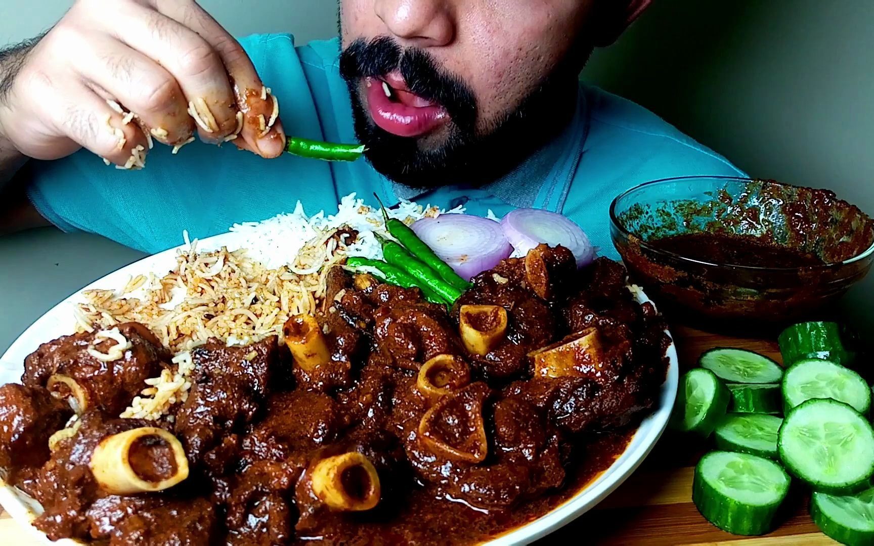 hungrypiran咖喱羊肉饭配辣椒国外美食吃播