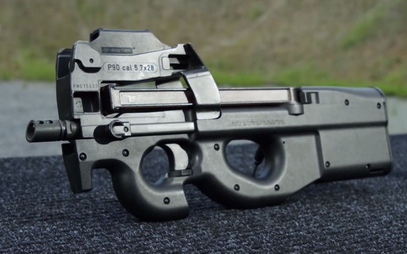 比利时fn p90冲锋枪,整体圆润,造型科幻,具有较高的穿透力