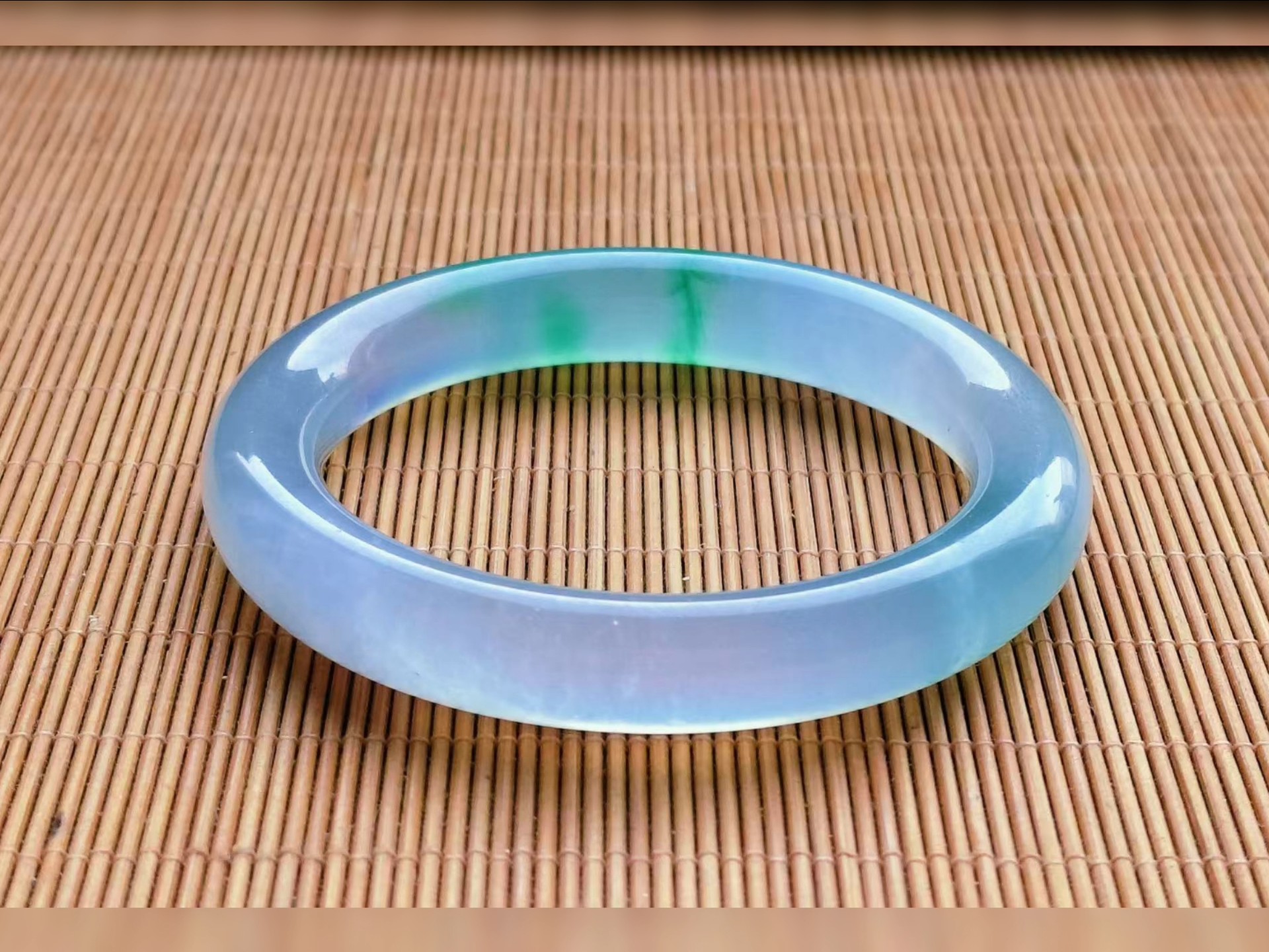 龙石种冰飘花翡翠手镯一支