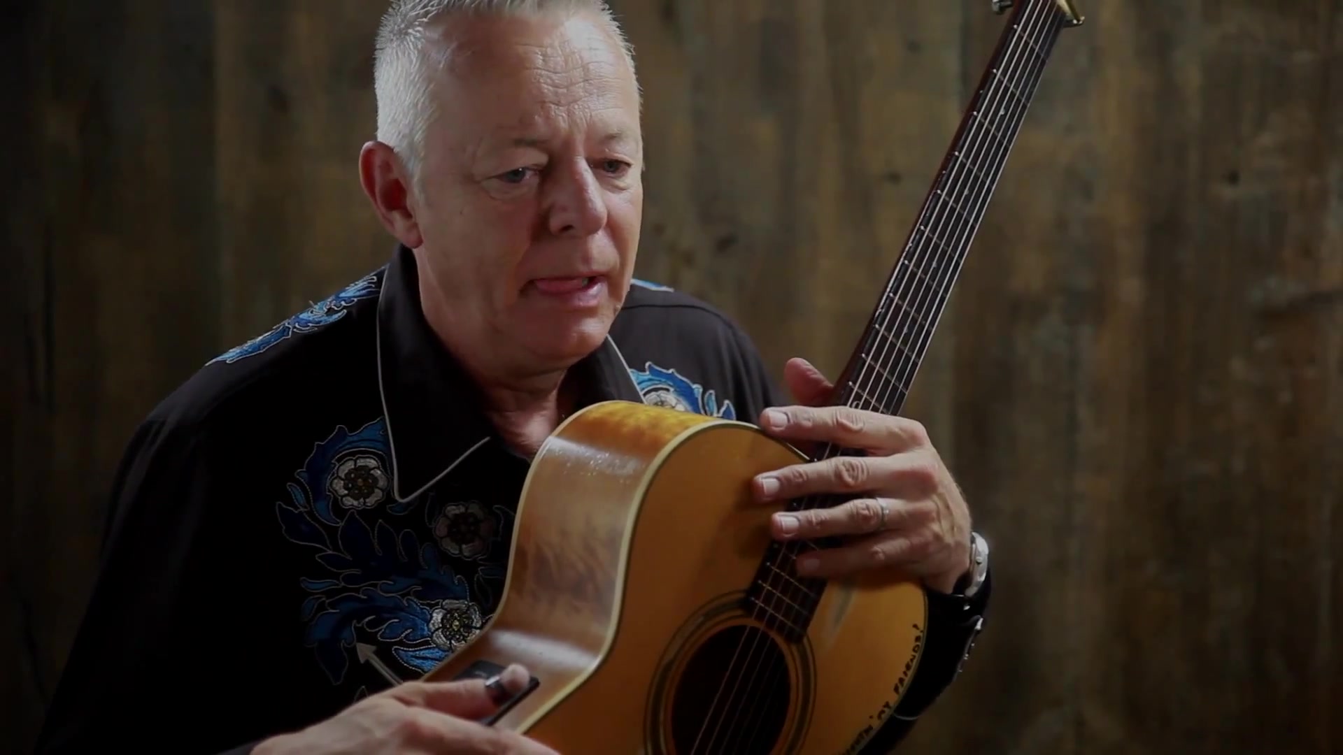 听汤米tommyemmanuel介绍maton马桶吉他2