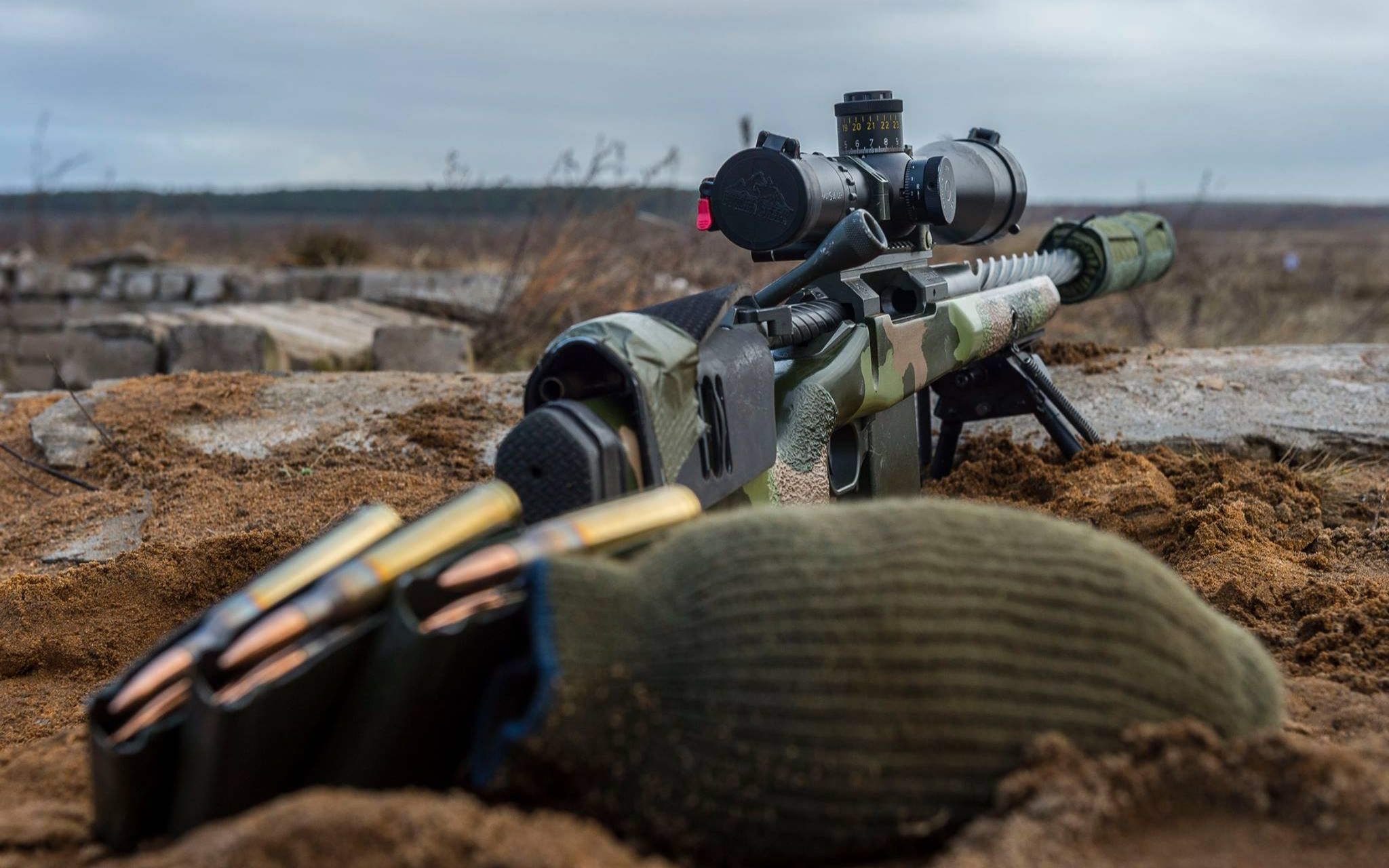 squad/战术小队 加拿大狙击手拿着大狙在40v40大战场沙漠图中大杀四方