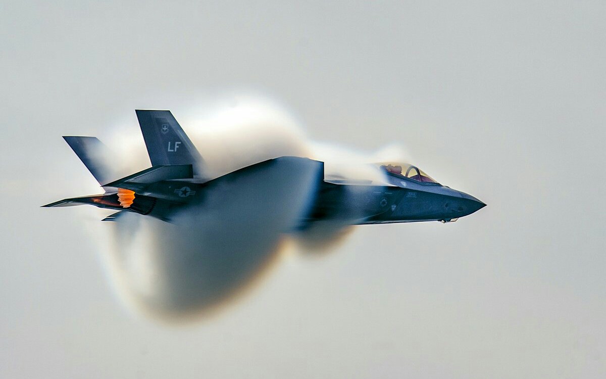 一鸣惊人f35战机极速超机动飞行