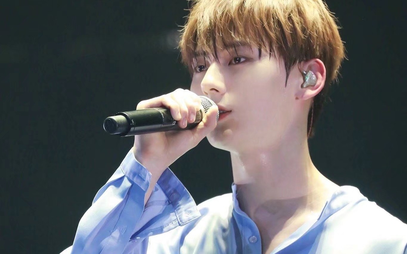  黄旼炫> ins上的演唱视频.