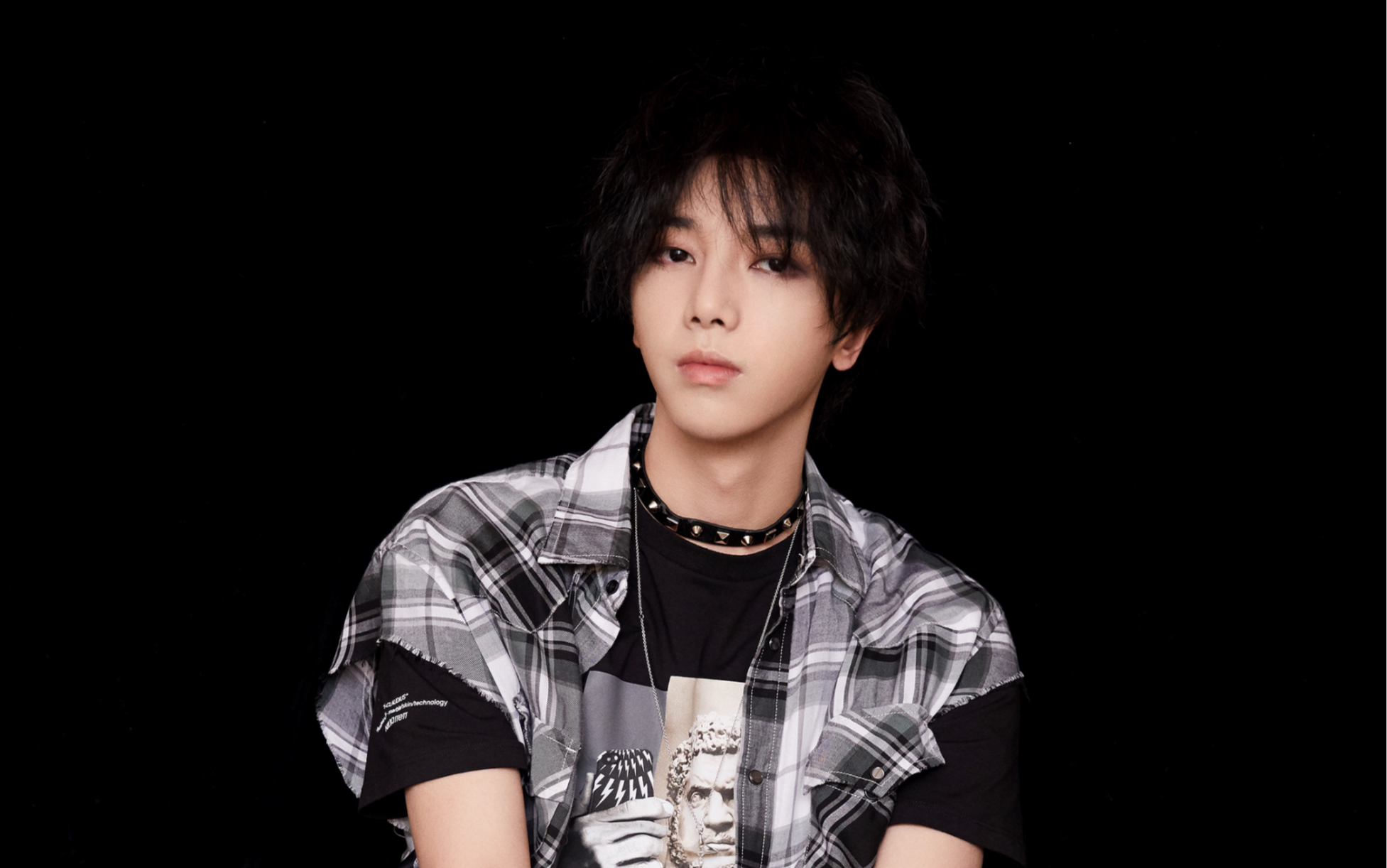 华晨宇音乐节上首次出现的降临由飒飒来唱